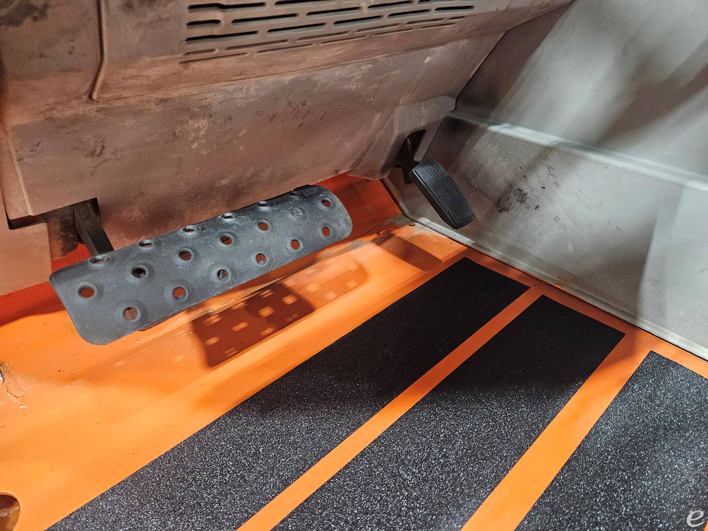 2018 JLG 1055