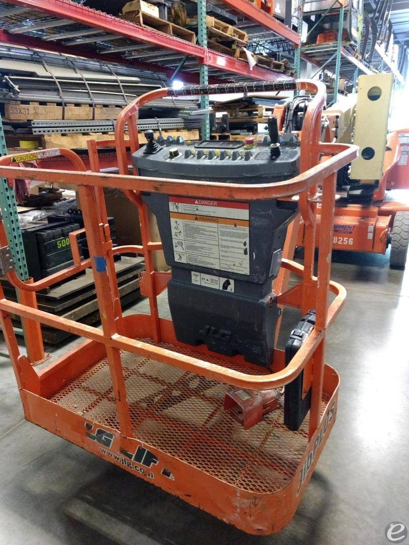 2012 JLG E400AJPN