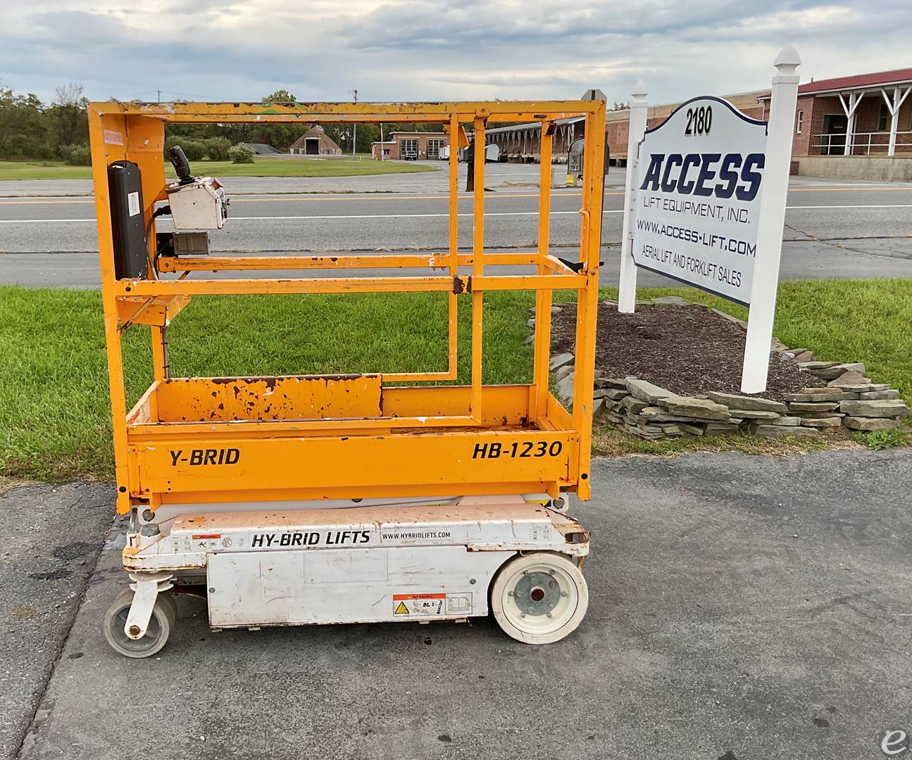 2017 Hy-Brid Lifts HB1230S3