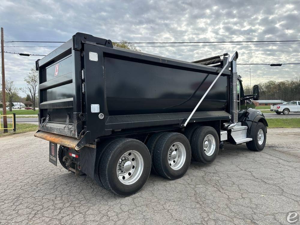 2025 Kenworth T880