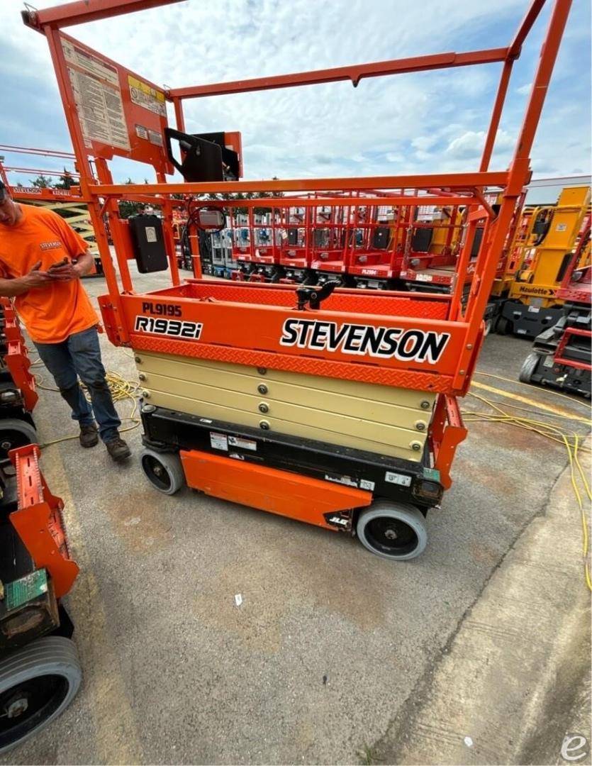 2021 JLG R1932i