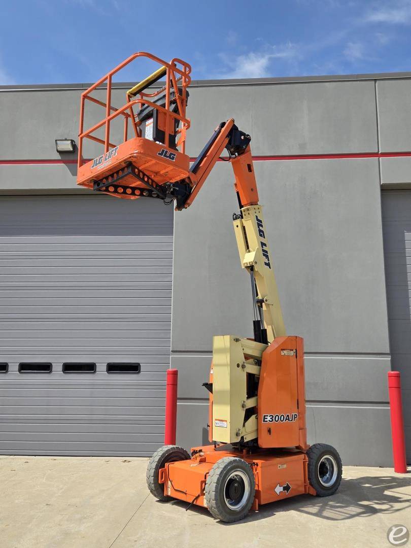 2016 JLG E300AJP
