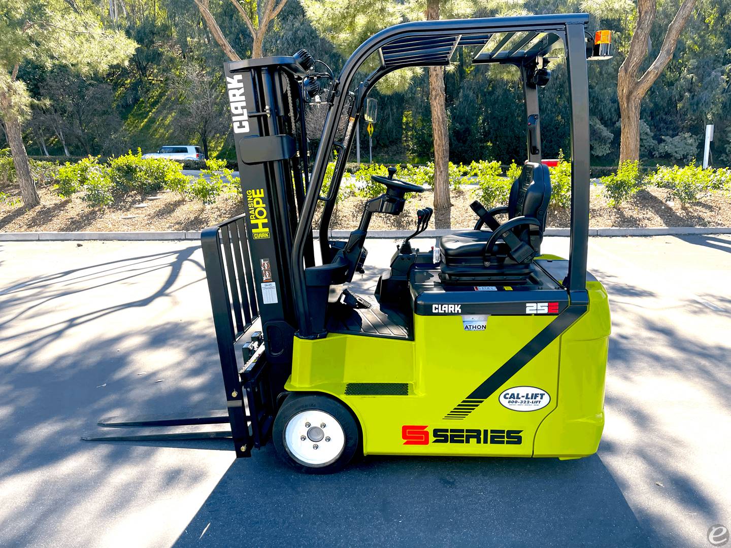 2022 Electric Clark SE25T Electric 4 Wheel Sit Down