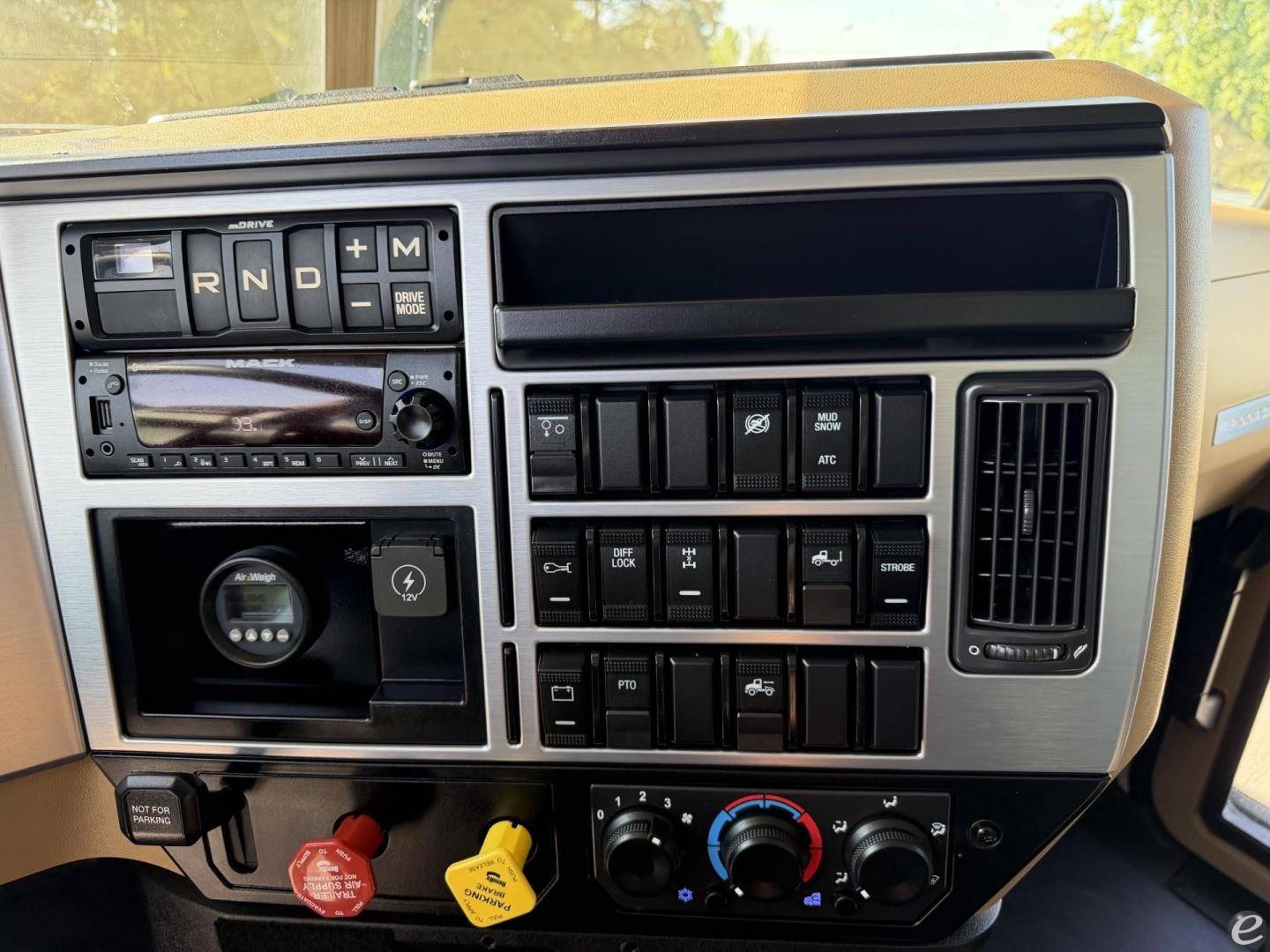 2025 Mack PINNACLE 84T