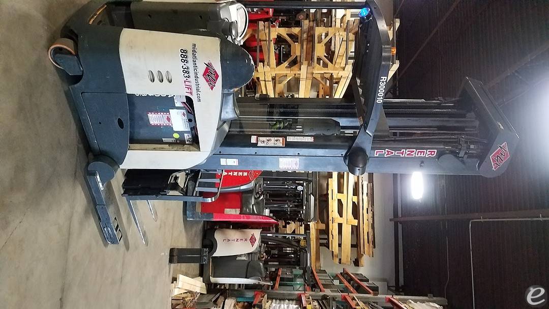 2008 Crown RD5225-30 Gasoline Reach Truck - 123Forklift