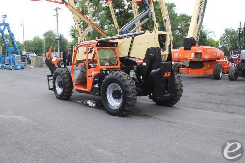 2016 JLG 1055