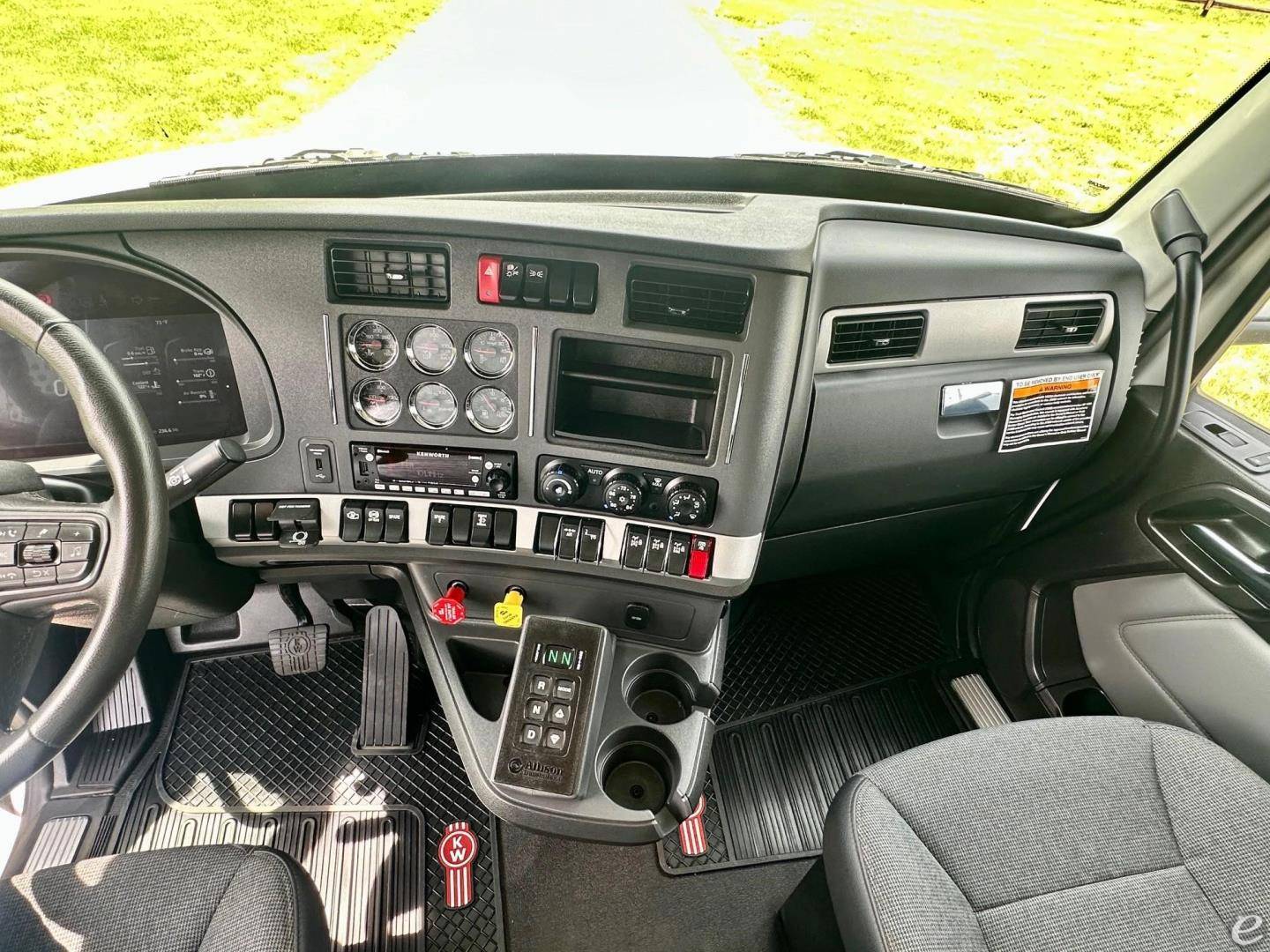 2025 Kenworth T880
