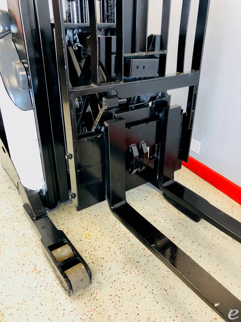 2005 Crown RR5220-35