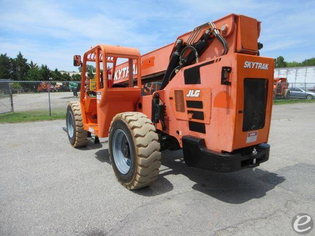 2017 JLG 8042