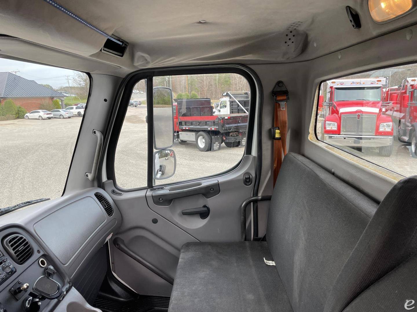 2014 Freightliner BUSINESS CLASS M2 106