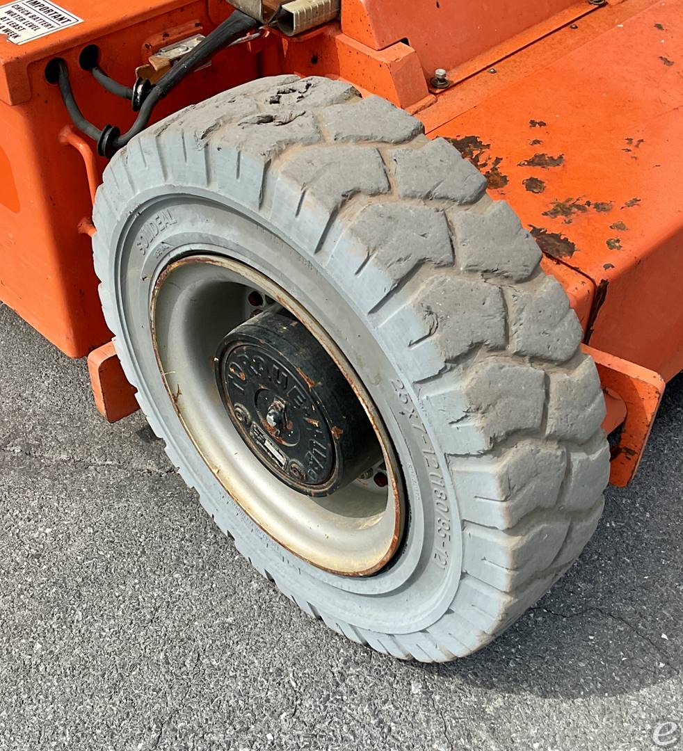 2013 JLG E300AJP
