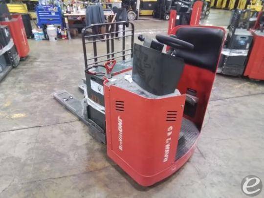 2019 Raymond 8900