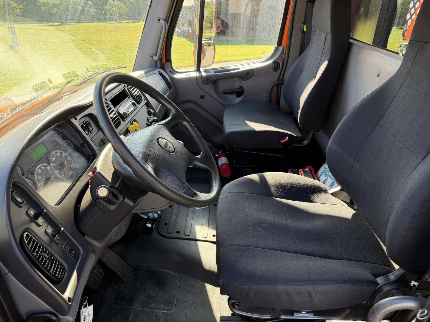 2017 Freightliner BUSINESS CLASS M2 106