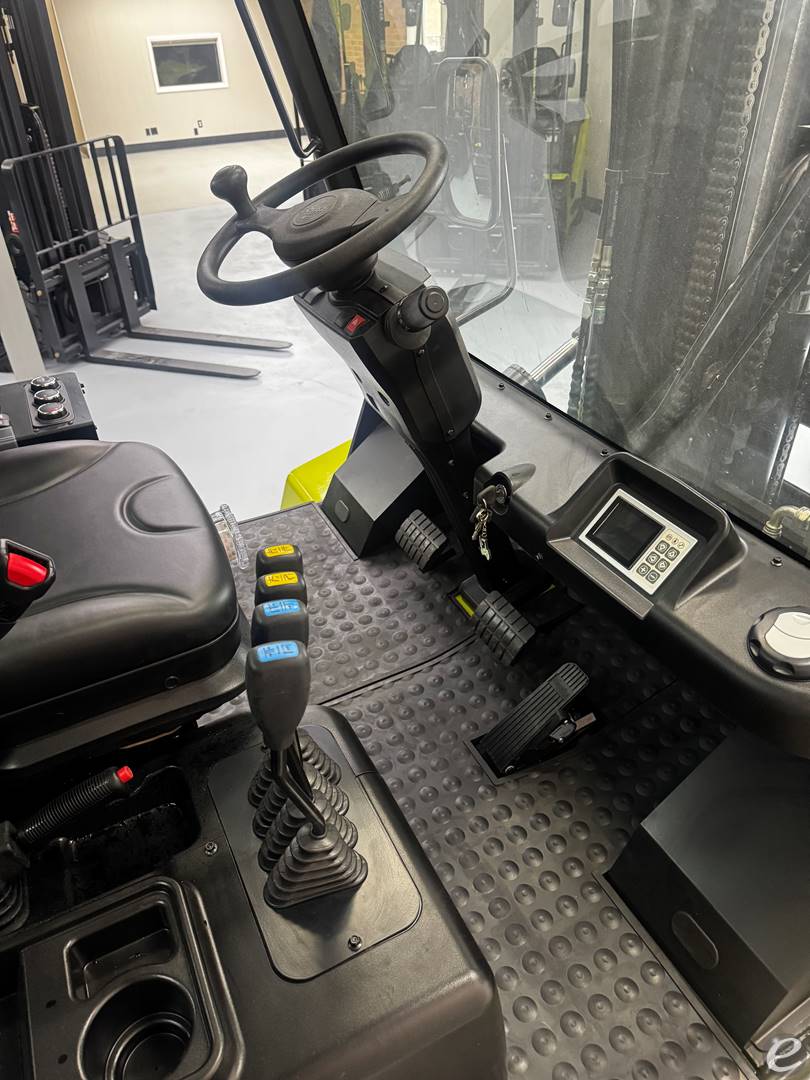 2025 Clark C70D