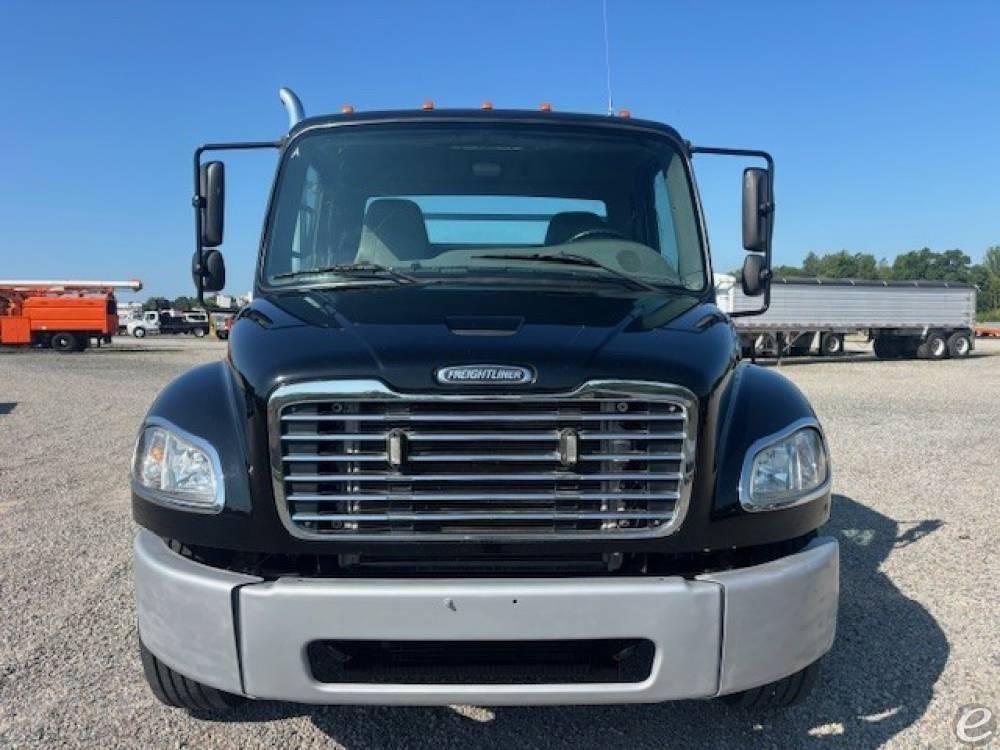 2017 Freightliner BUSINESS CLASS M2 106