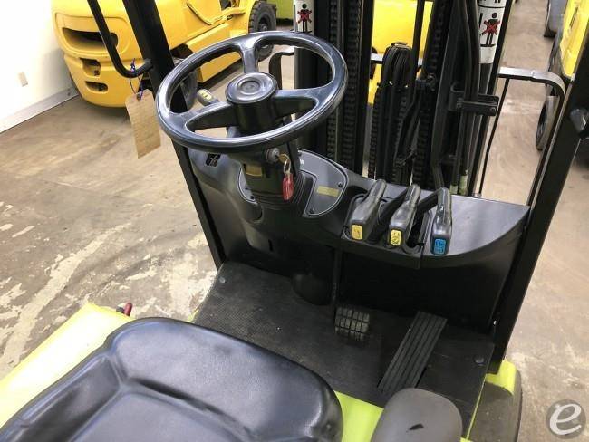 2000 Clark TMG25 Electric Forklift - 123Forklift