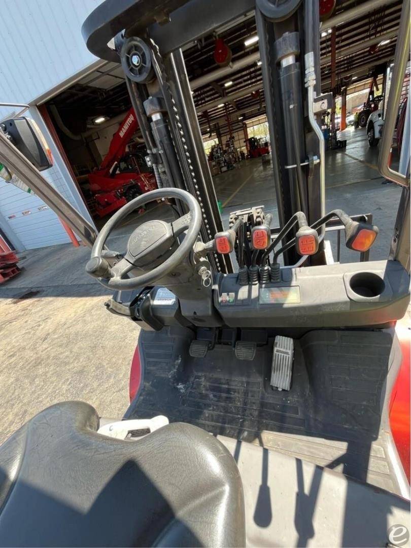 2023 Manitou MI40D