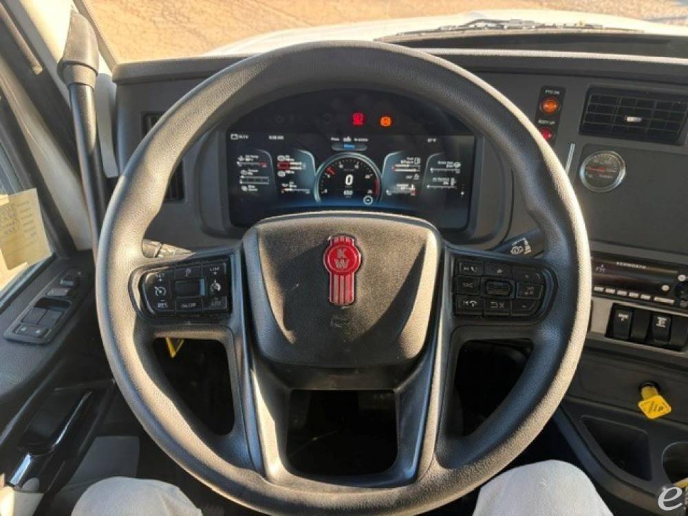 2024 Kenworth T880