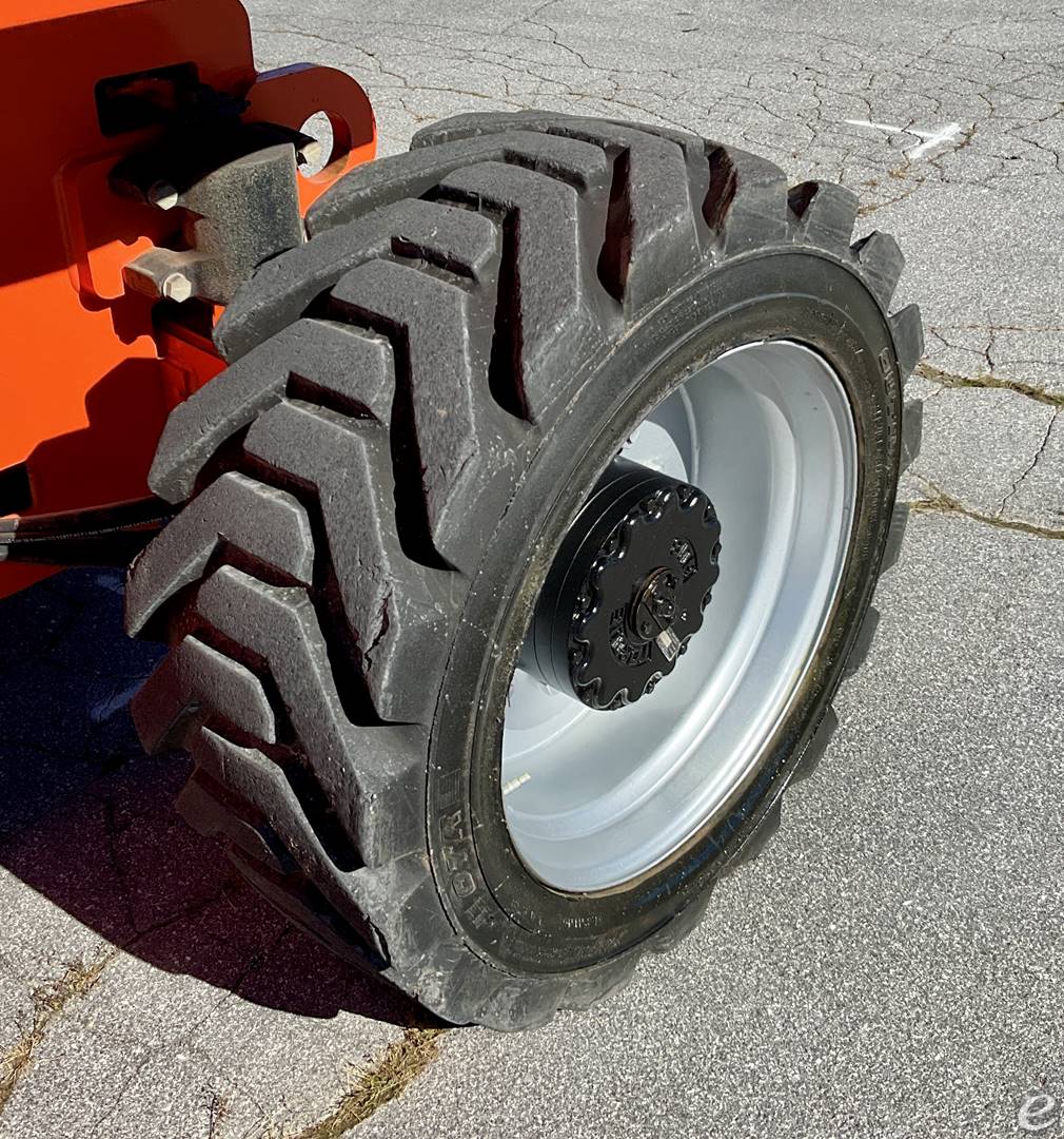 2016 JLG 800S