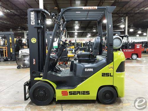 2019 Clark S25CL