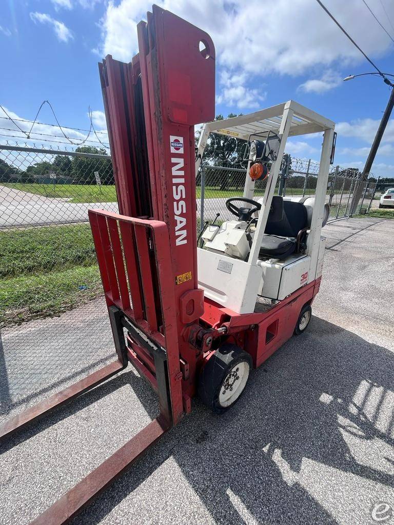 1992 LP Gas Nissan Sit Down Rider CPH01A15V - 123Forklift