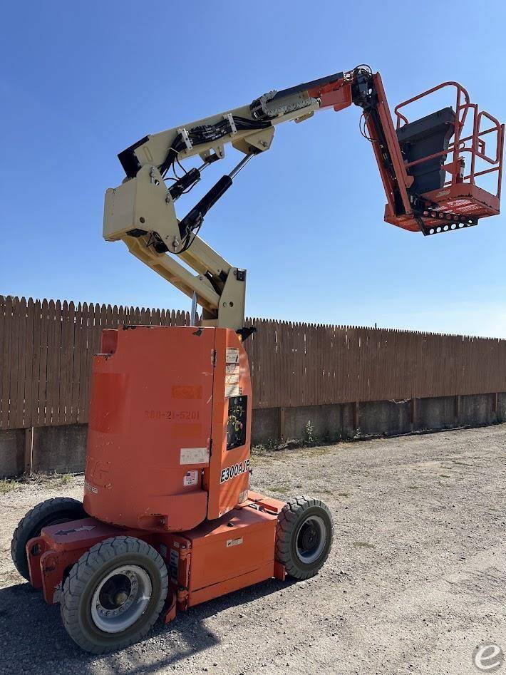 2018 JLG E300AJP