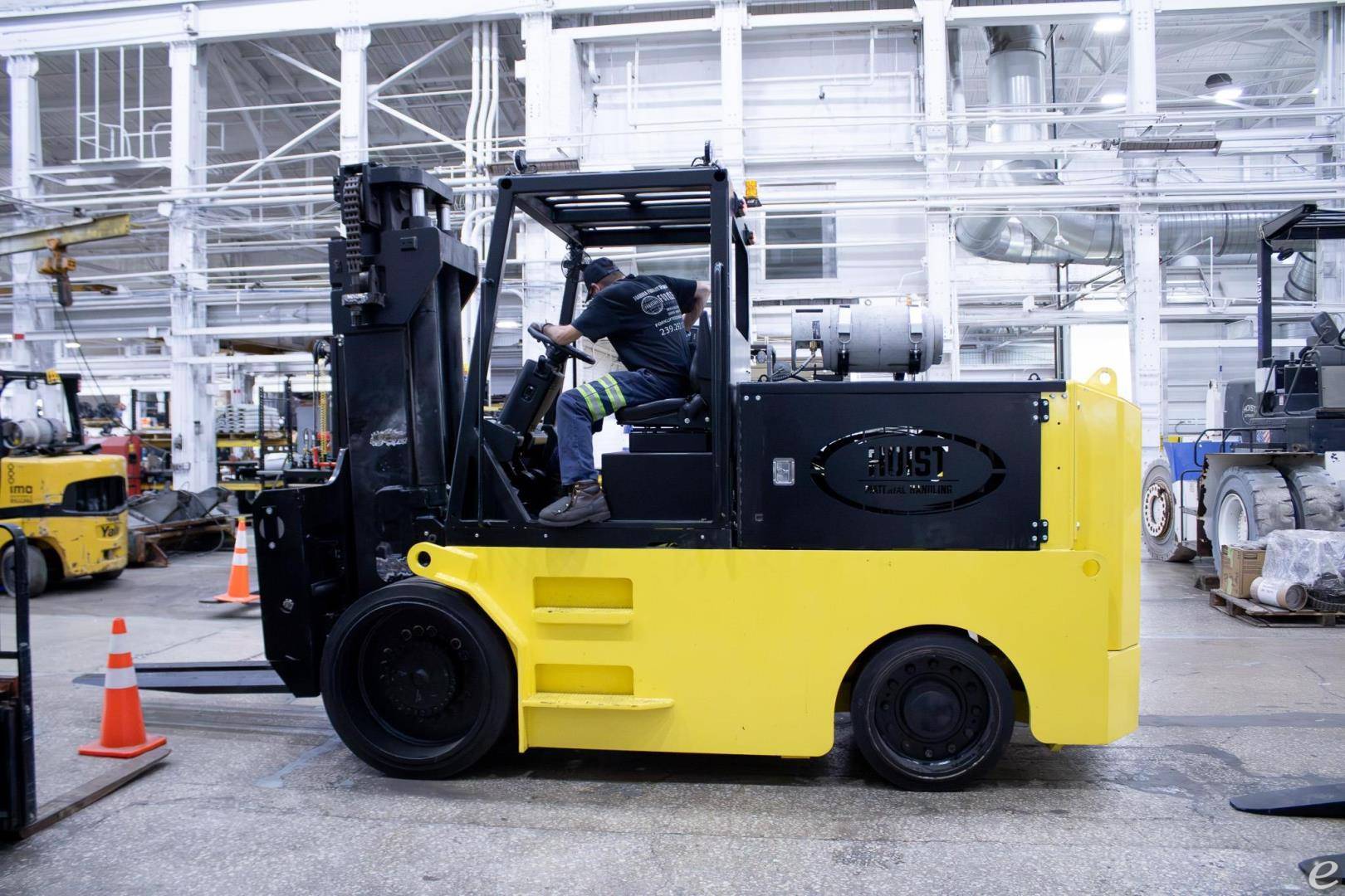 2020 Hoist Liftruck F300