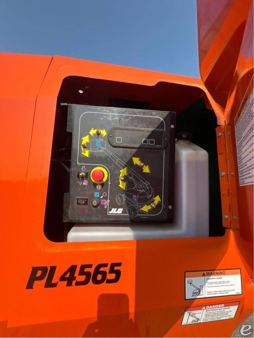 2014 JLG 600S