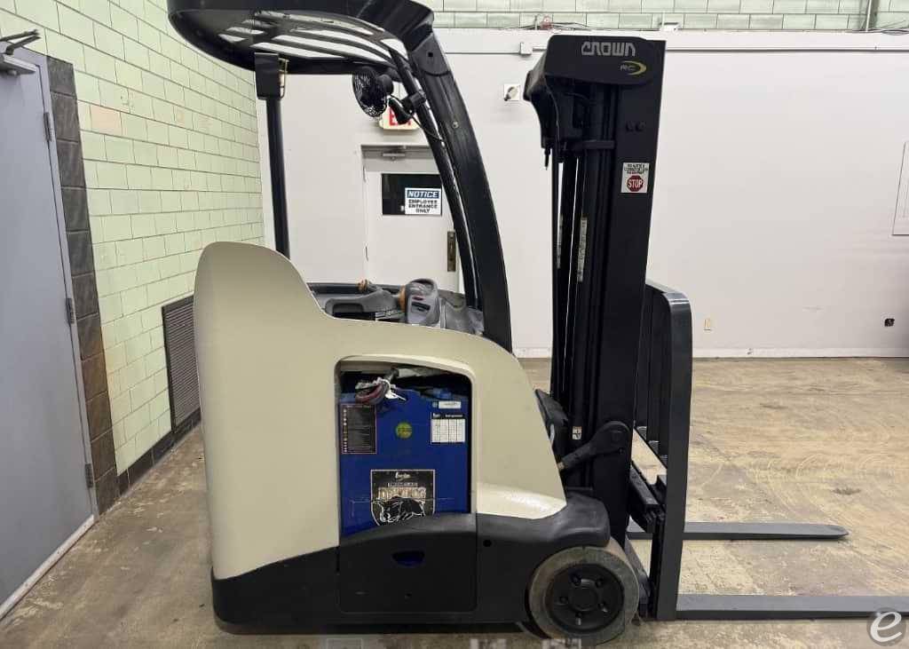 2012 Crown RC5530-30 Electric Forkl...