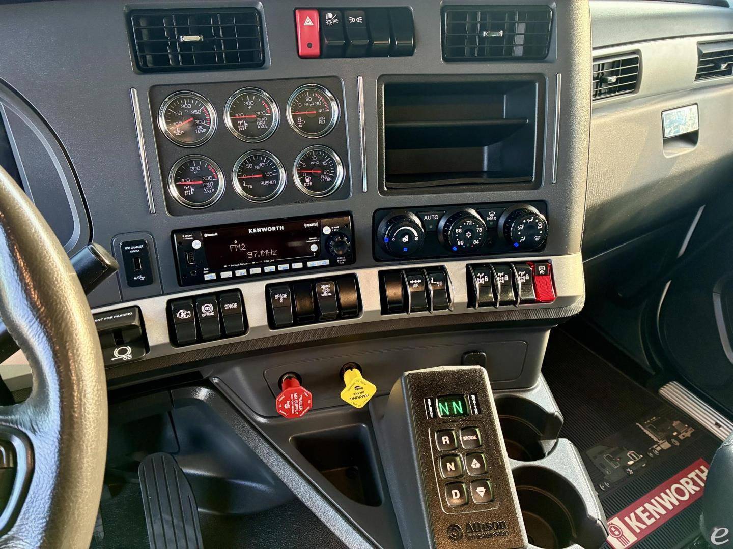 2025 Kenworth T880