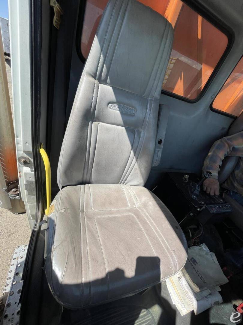 2001 Freightliner FL70