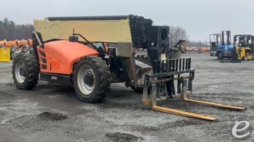 2016 JLG 1055