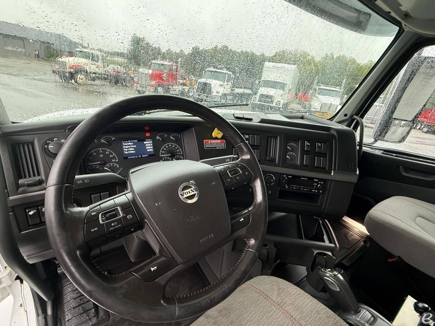 2022 Volvo VHD84F200