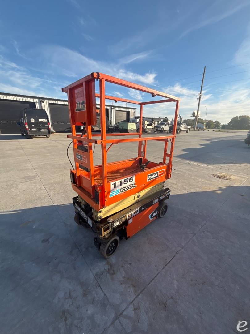 2022 JLG ES1330