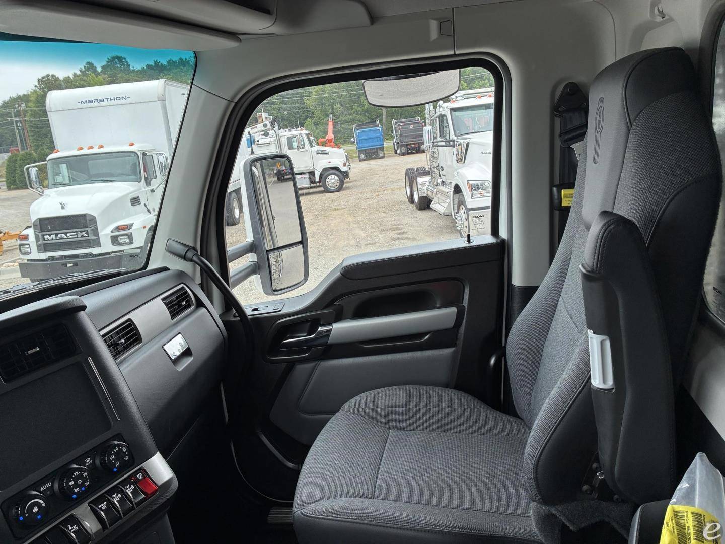 2025 Kenworth T880