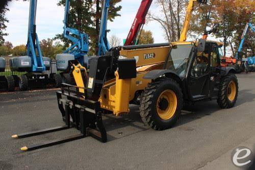 2022 Cat TL642
