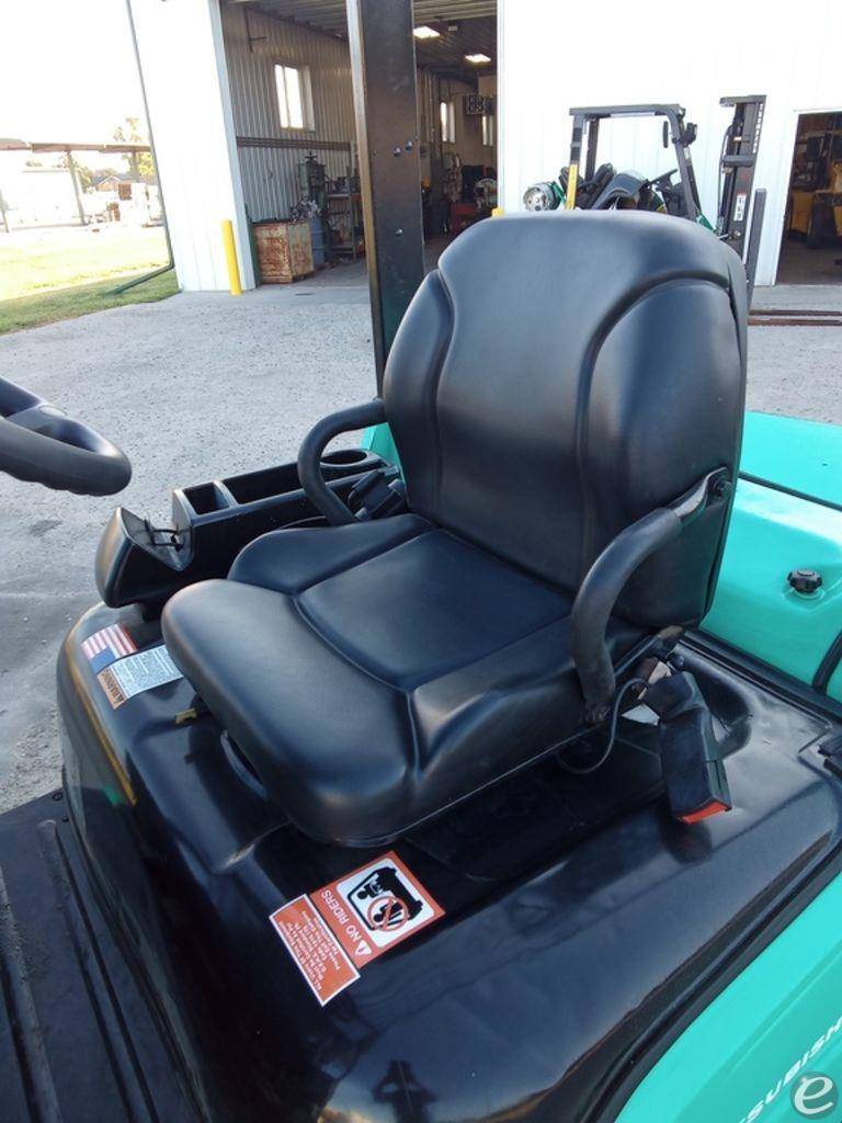 2015 Mitsubishi FD25N