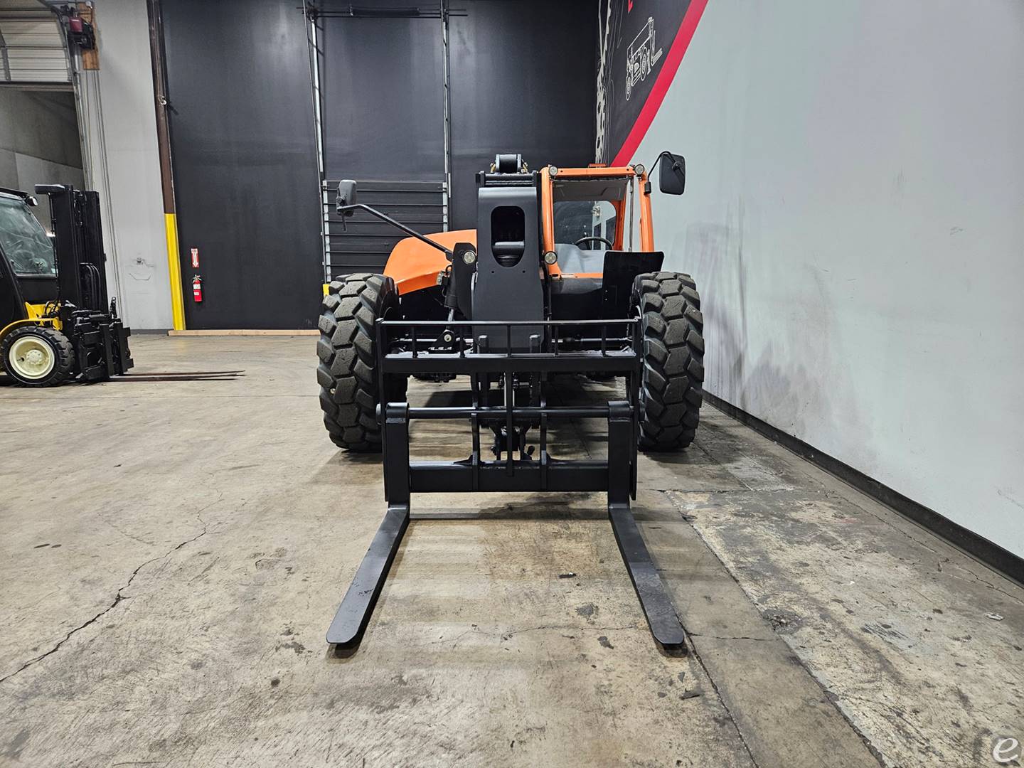 2019 JLG 742