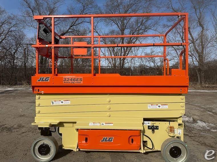 2017 JLG 3246ES