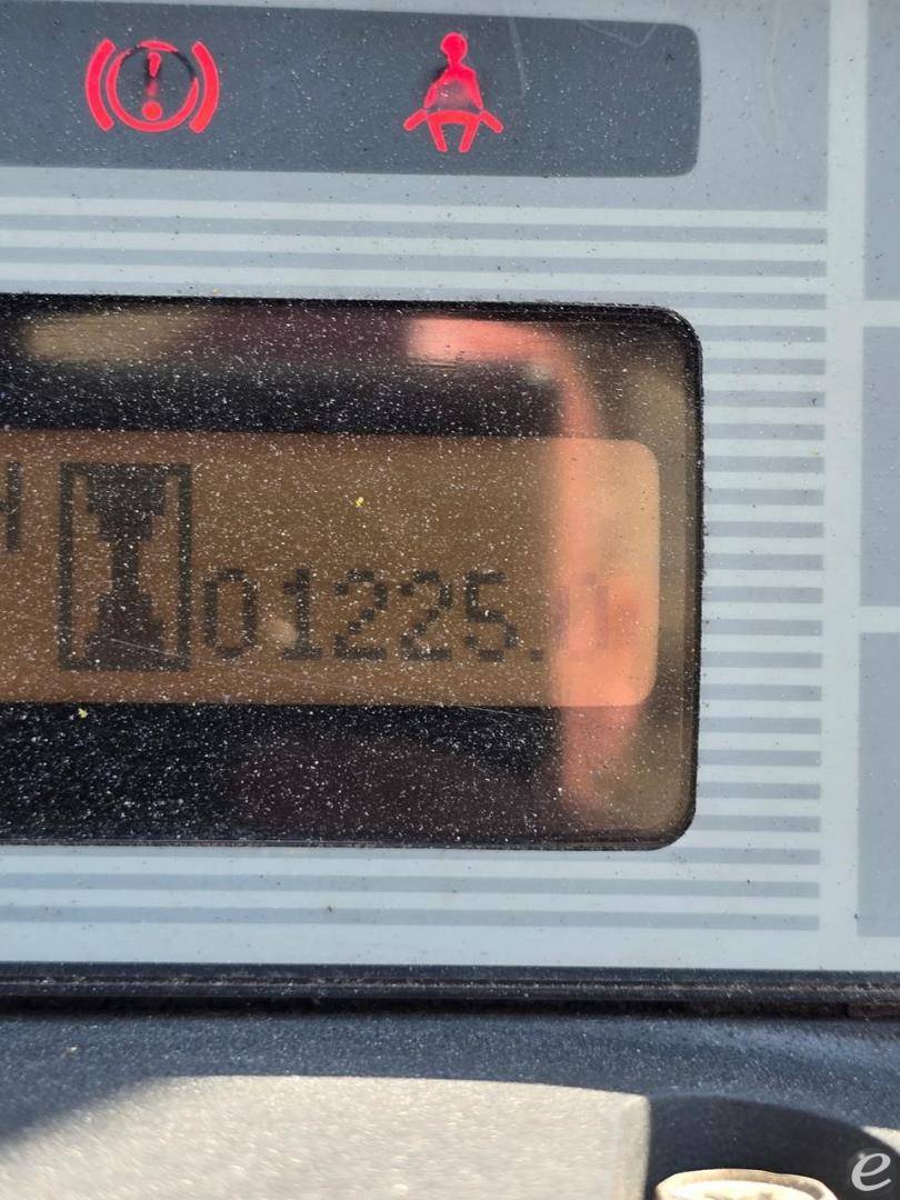 2017 Nissan MP1F2A25LV