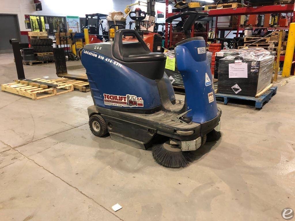 2012 Dustbane GLADIATOR 1050