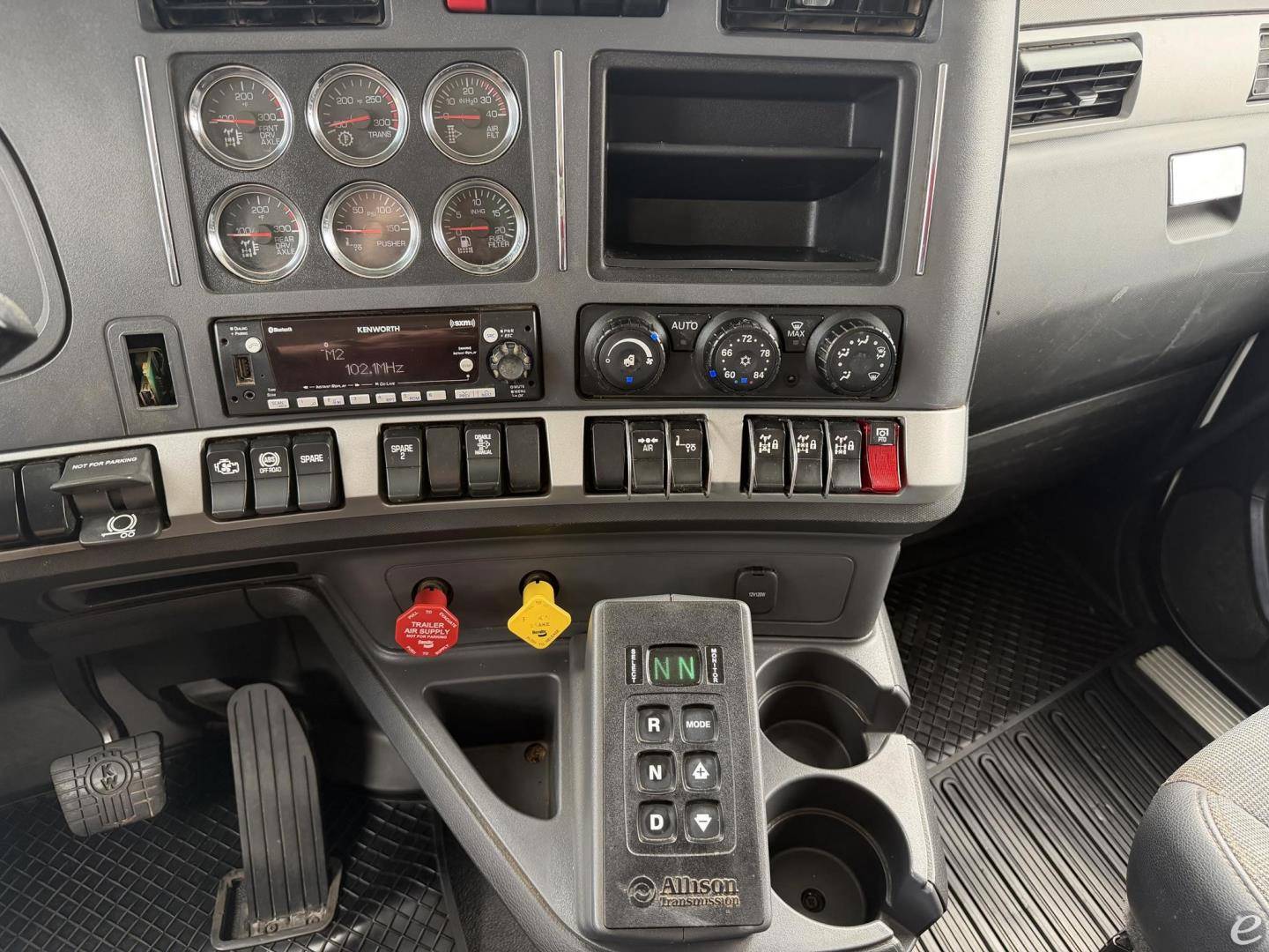 2023 Kenworth T880