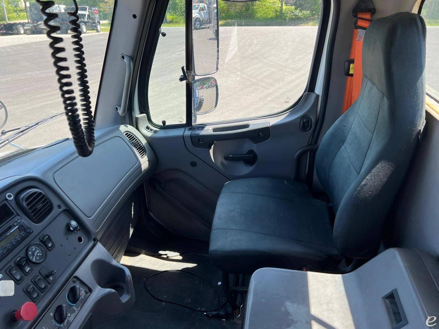 2013 Freightliner BUSINESS CLASS M2 106