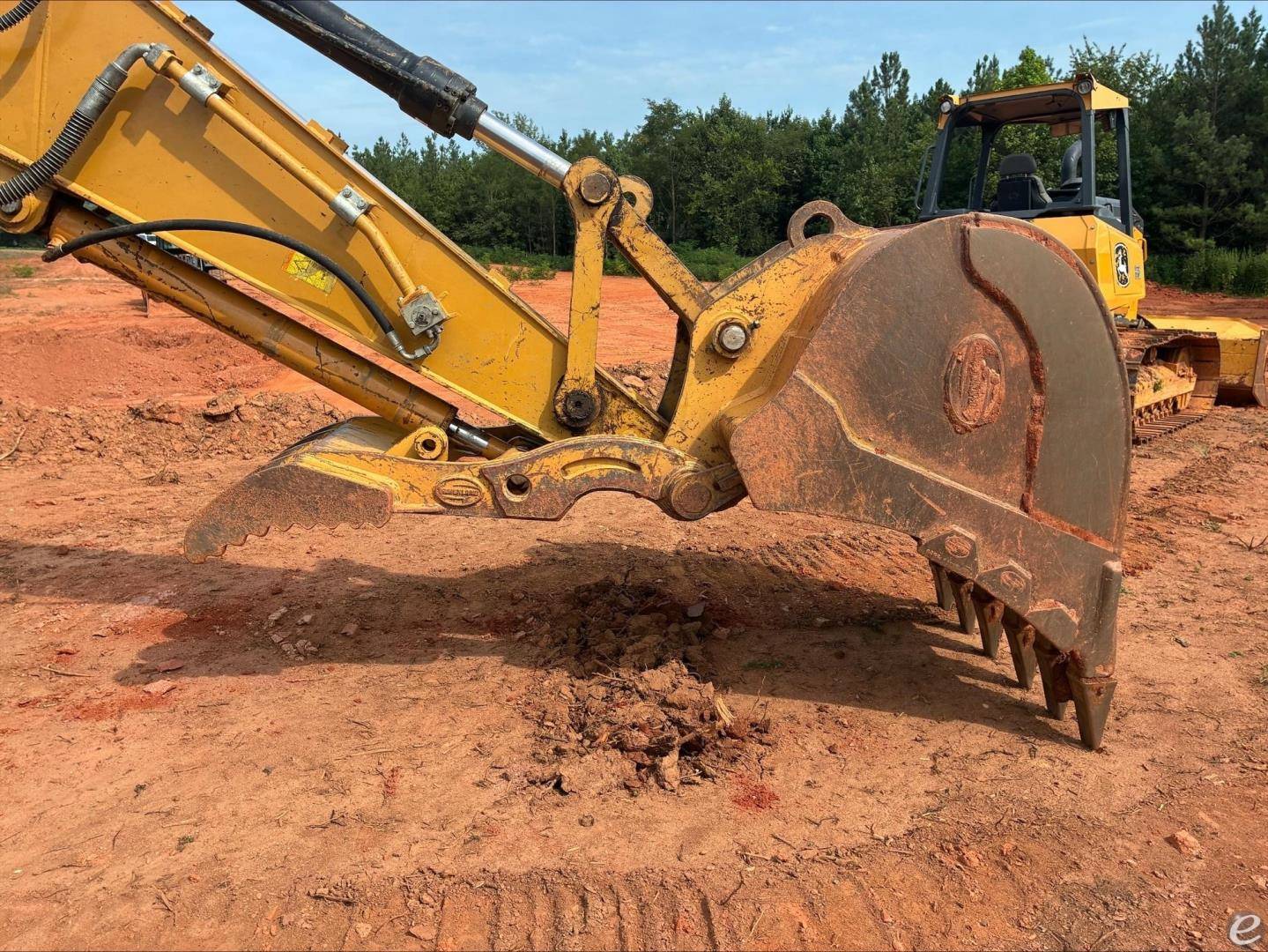2020 Cat 320