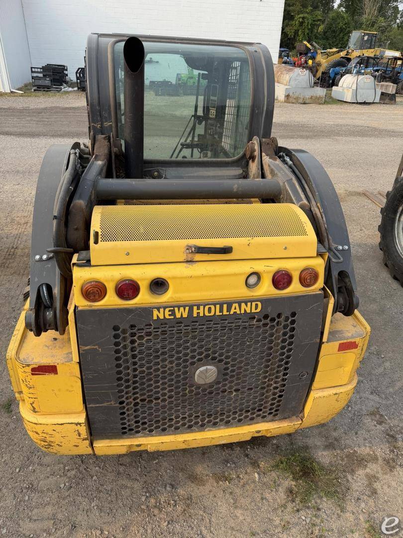 2015 New Holland L220