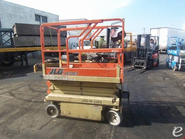 2001 JLG 1932-E2