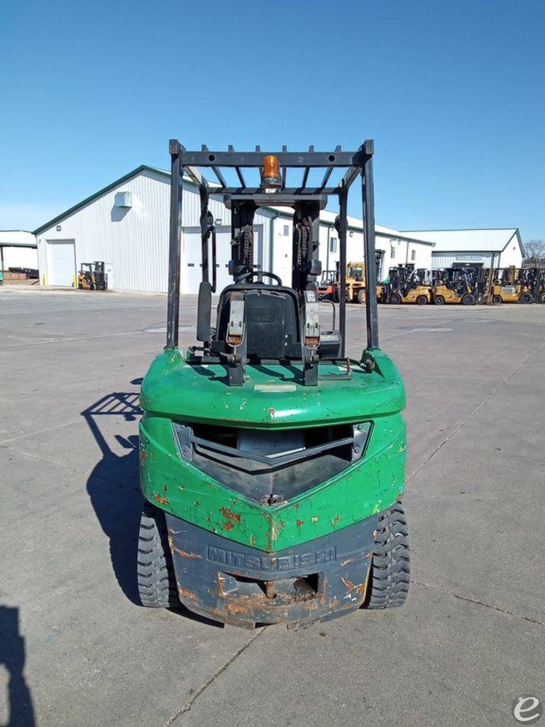 2012 Mitsubishi FG30N