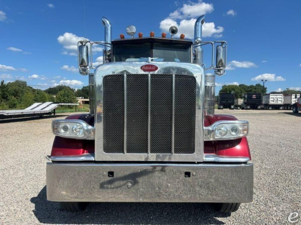 2015 Peterbilt 389