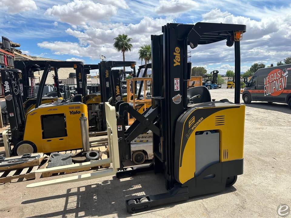 2019 Yale NR045EB