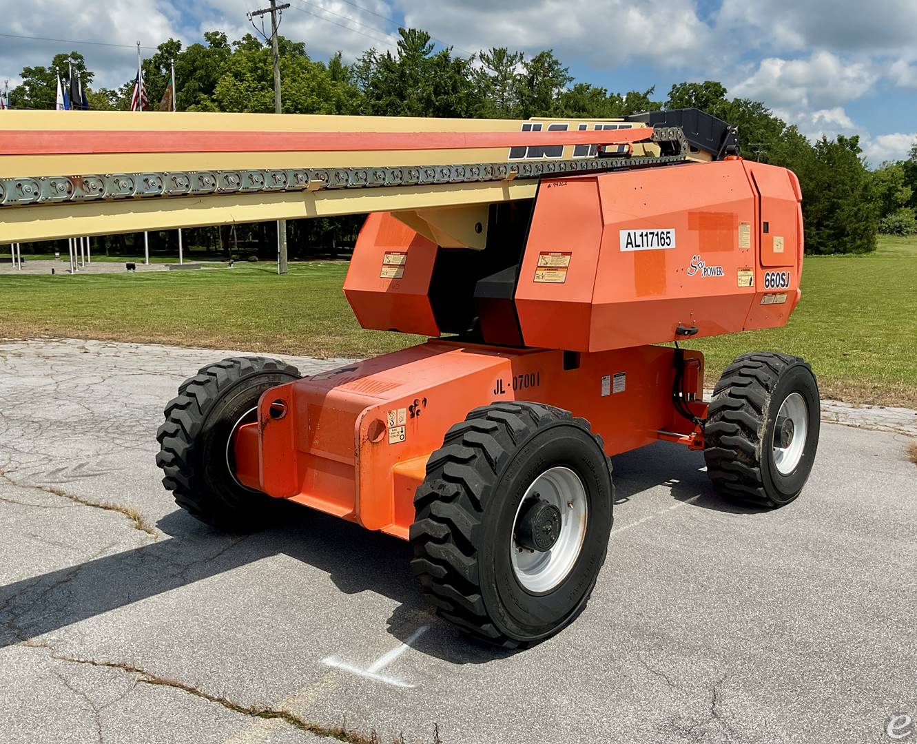 2017 JLG 660SJ